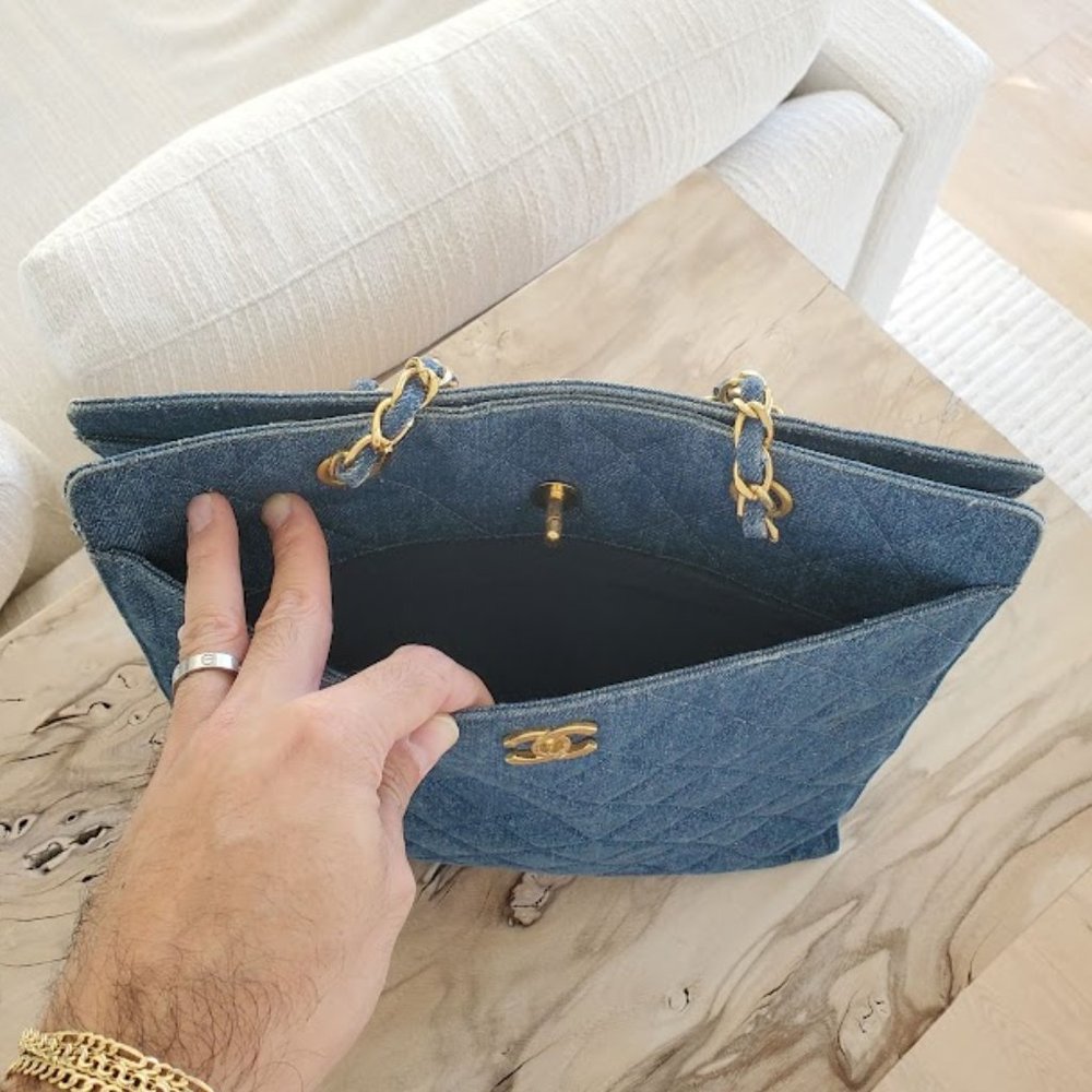 6.	Chanel Denim Tote Vintage 1990's - Picture 5 of 10